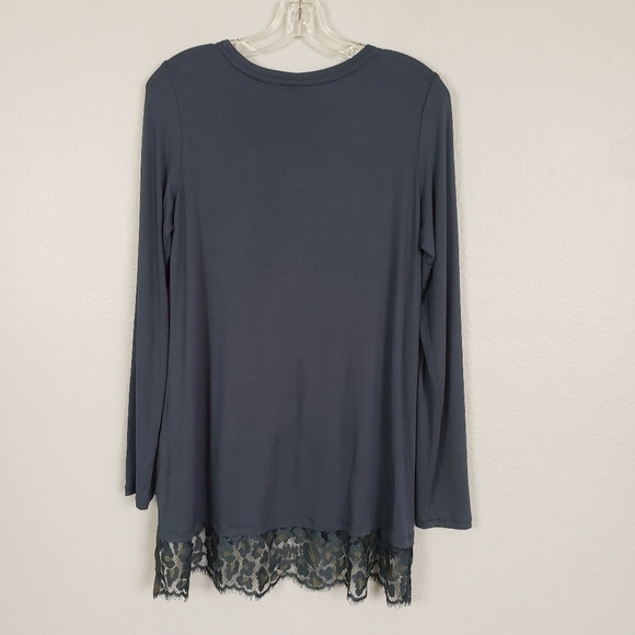 LOGO LORI GOLDSTEIN Leopard Lace Hem Long Line Top Navy Blue Sz S - Picture 3 of 6
